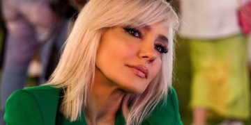 Flet mikesha e saj: Monika Lubonja është më shumë se e gjunjëzuar