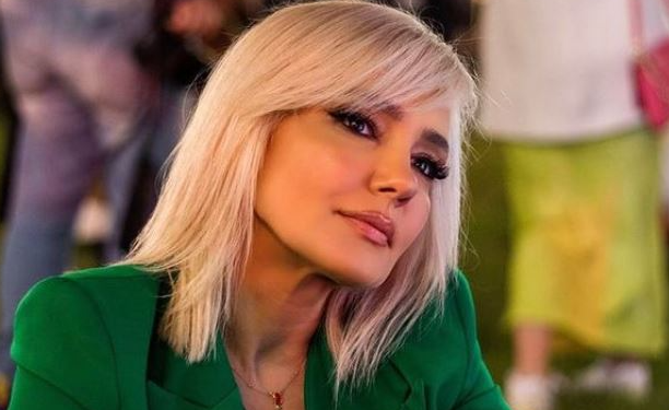 Flet mikesha e saj: Monika Lubonja është më shumë se e gjunjëzuar