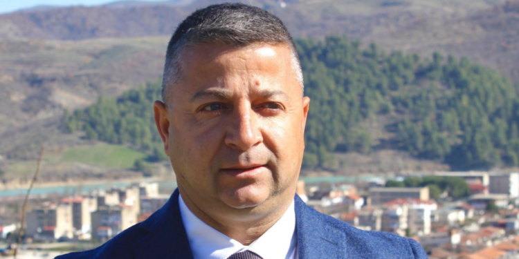 Kryebashkiaku i Memaliajt thirrje Mirela Kumbaros, Tërmet Peçit dhe Piro Dhimës: Dëgjoni zërin e banorëve, vota juaj është përgjegjësi publike
