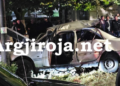 Tronditet Gjirokastra, shpërthen një makinë para komisariatit, shoferi në gjendje të rëndë (FOTO)