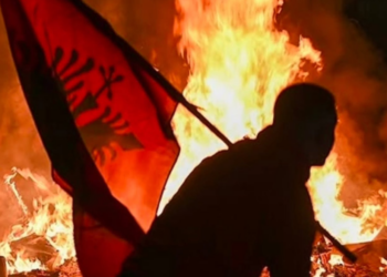 Reagon Policia e Shtetit: Distancohuni nga dhuna, 14 efektivë të lënduar, 35 persona të ndaluar