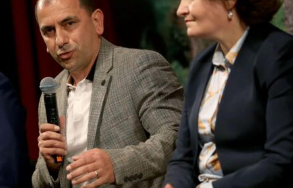 Kryebashkiaku i Libohovës del në mbështetje të protestës: Prindërit e studentëve të mos ndiejnë turp dhe faj. T’i japim fund heshtjes përballë zërit të qytetarëve