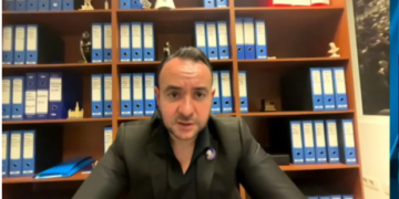 Deputeti i PD sqaron incidentin me hedhjen në Lanë: Ishte skemë e Operacionales, u bashkuan me pseudo-opozitën e ‘qorrave’