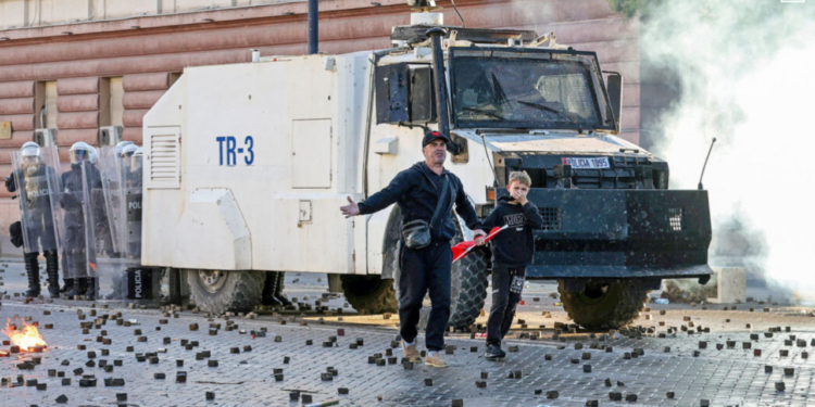 5 masat që qeveria po përgatit ndaj protestuesve dhe familjarëve të tyre: Bllokim TikTok-u dhe “non grata” në BE!