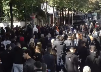 Sot dita e pestë, nis protesta para Ministrisë së Arsimit