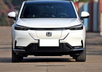 Paradoksi: Bota stimulon dhe subvencionon makinat elektrike, Shqipëria i takson
