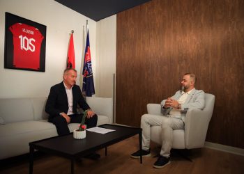 ZYRTARE/ Një kapitull i ri në Shkodrën, Vllaznia prezanton Csaba Laszlo – Balkanweb.com – News24