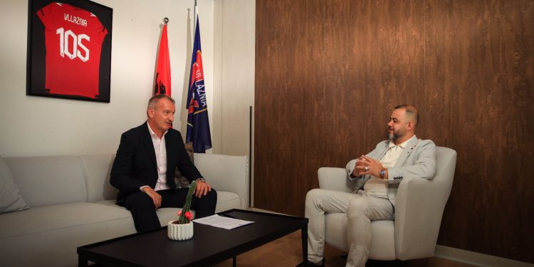 ZYRTARE/ Një kapitull i ri në Shkodrën, Vllaznia prezanton Csaba Laszlo – Balkanweb.com – News24