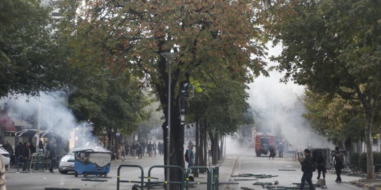 Protestat e dhunshme në Tiranë, arrestohen dy të rinj nga Kosova: Jemi simpantizantë të Albin Kurtit. Erdhëm ta rrëzojmë Ramën