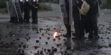 Protesta e dhunshme, 17 policë dhe 4 protestues të plagosur