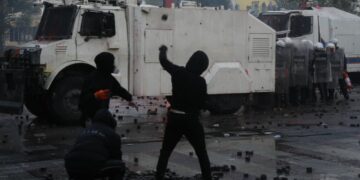Tirana nën terrorin e protestës së dhunshme, gjykata liron 40 të arrestuar, mban në burg vetëm 11 persona