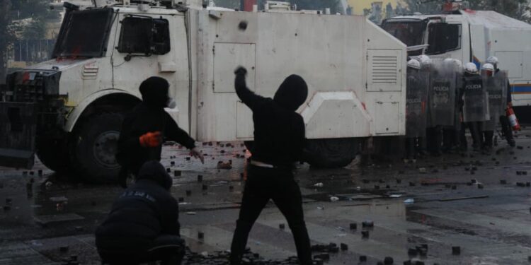 Tirana nën terrorin e protestës së dhunshme, gjykata liron 40 të arrestuar, mban në burg vetëm 11 persona