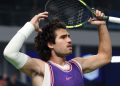 Tenis/ Eleminohet Alcaraz, spanjolli nervoz humbet ndaj Bergs, Zverev numri 1 ATP për 2026-ën