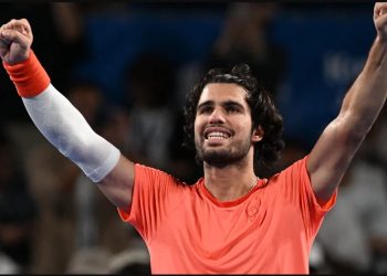Tenis/ Alcaraz triumfon në Tokio, mund Leheckën, Sinner e mbyll 2026-ën
