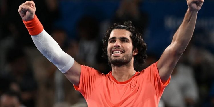 Tenis/ Alcaraz triumfon në Tokio, mund Leheckën, Sinner e mbyll 2026-ën