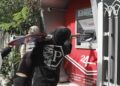 Kaos dhe dhunë në Tiranë, bankat mbyllin filialet
