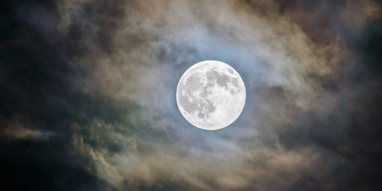 Spektakël në qiell më 26 tetor! “Hëna e Gjuetarit” do të ndriçojë natën, ja kur mund të shihet fenomeni – Balkanweb.com – News24