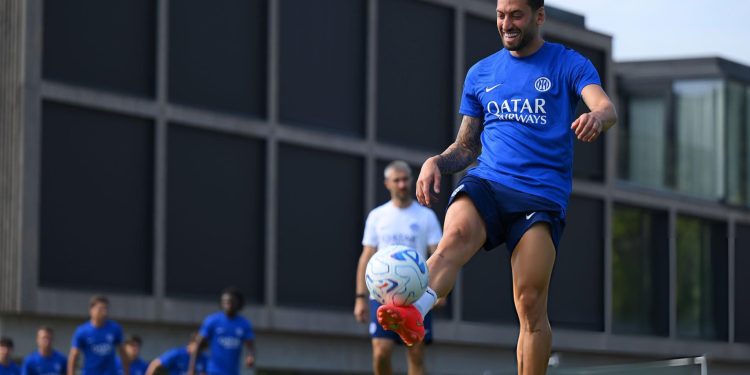 Rikuperon Çalhanoglu, Chivu rigjen turkun, pritet vendimi i klubit për rinovimin
