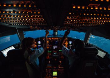 Raporti alarmues: 3 në 4 pilotë në Europë i zë gjumi gjatë fluturimit