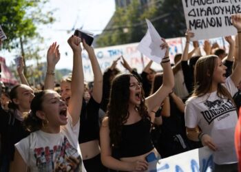 Arsimi dhe kostoja e jetesës, mijëra studentë grekë mbushin rrugët e qyteteve greke