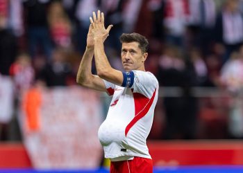 Lewandowski, një “makineri” golash, Polonia luan “tenis” me Rumaninë. Bosnja “përcjell” legjendën Dzeko – Balkanweb.com – News24