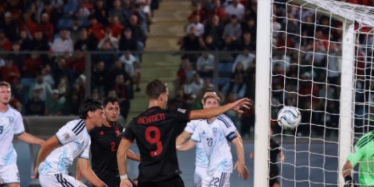 Luajti katër ndeshjet me Kombëtaren dhe shënoi, futbollisti kuqezi merr lajmin e keq nga klubi