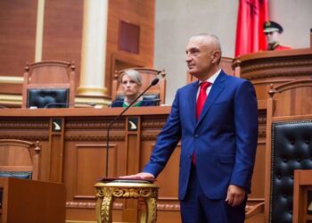 Ilir Meta: Nesër ditë vendimtare për t’i thënë ndal hapit kriminal të shpopullimit. Deputetët që votojnë pro ndarjes territoriale do të shënohen në librin e turpit të historisë