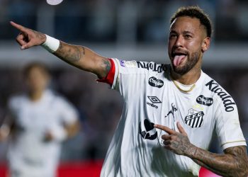 Neymar shpëton Santos, sulmuesi shënon dopietë, i “heq nga duart” fitoren Flamengo-s