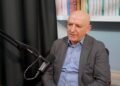 Roland Bejko: Berisha po lufton që të marrë sheshin e protestës