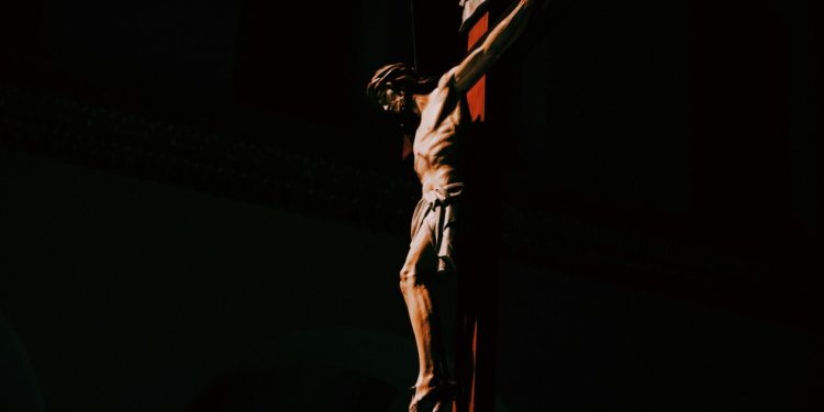 Unaza e lashtë me emrin e Ponc Pilatit hedh dritë mbi kryqëzimin e Jezusit, çfarë zbuluan studiuesit – Balkanweb.com – News24